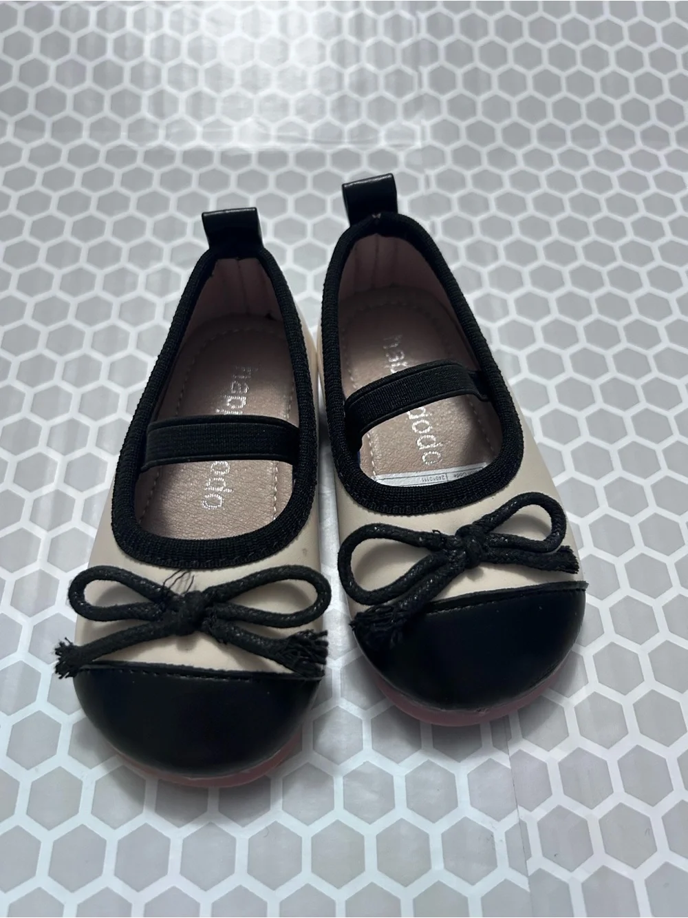 Girls Cream & Black Bow Mary Jane Dress Shoes Slip On Size 5.5